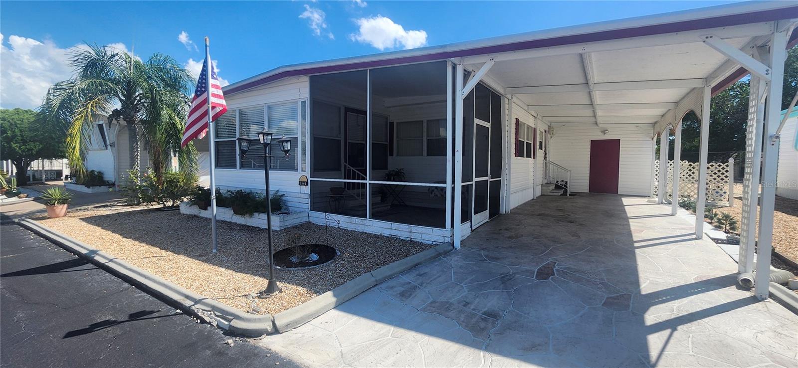 W7879351 Property Photo