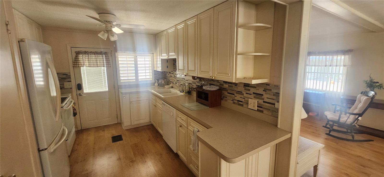 W7879351 Property Photo