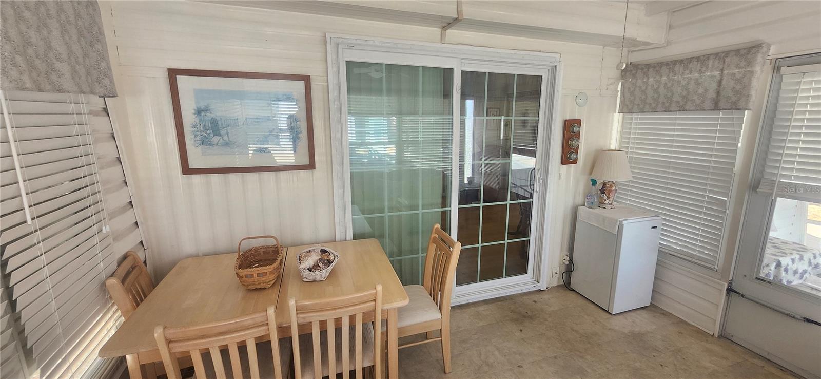 W7879351 Property Photo