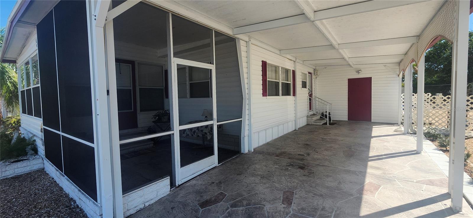 W7879351 Property Photo