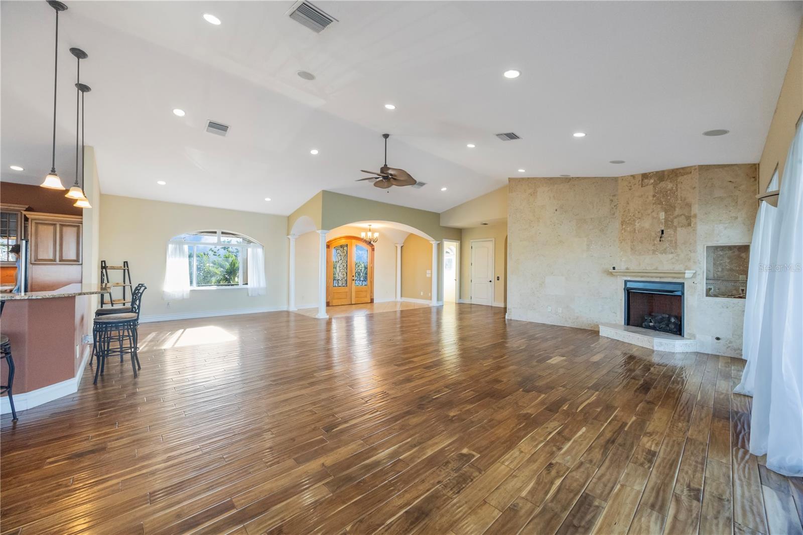 TB8432276 Property Photo