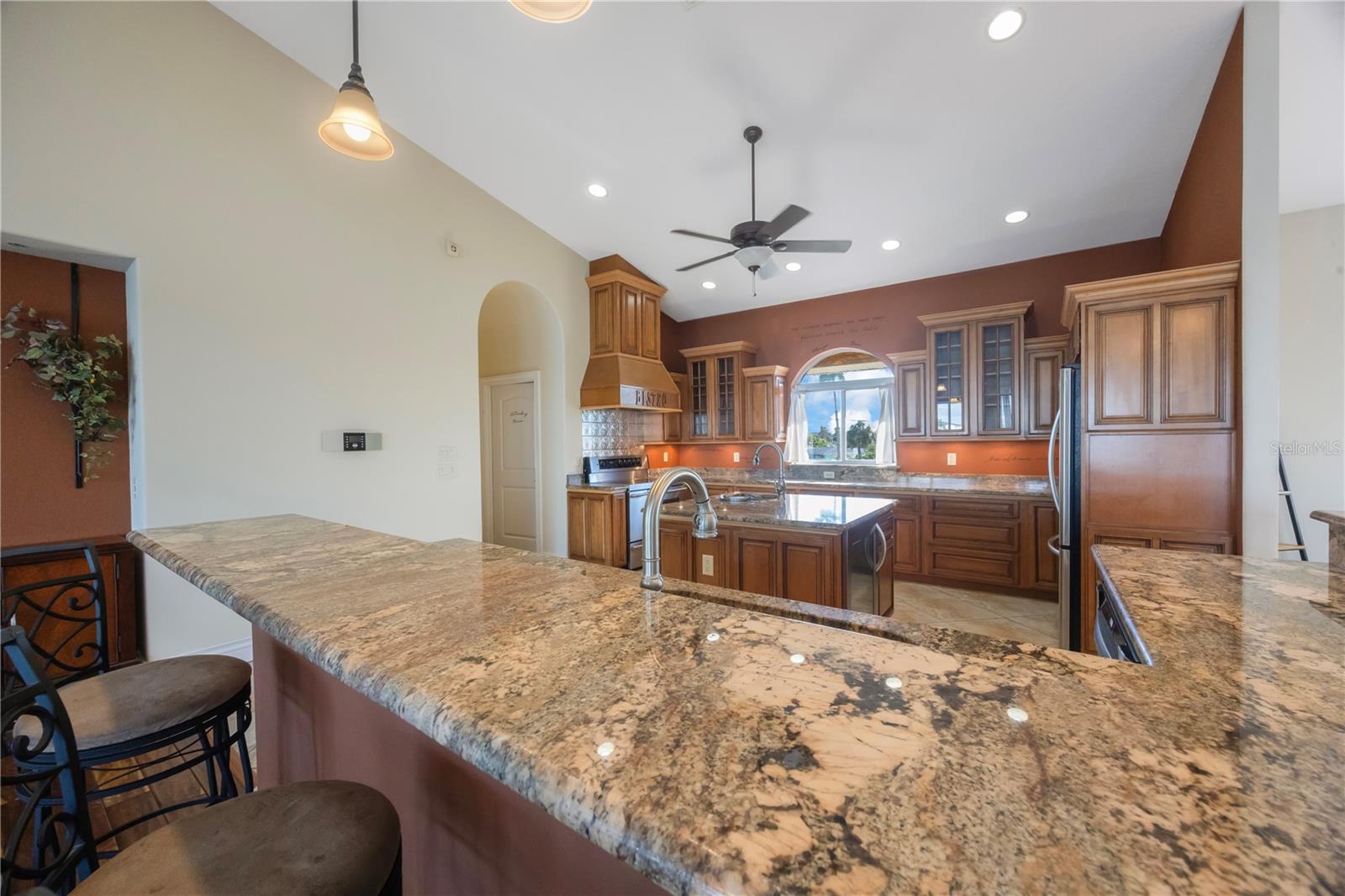 TB8432276 Property Photo