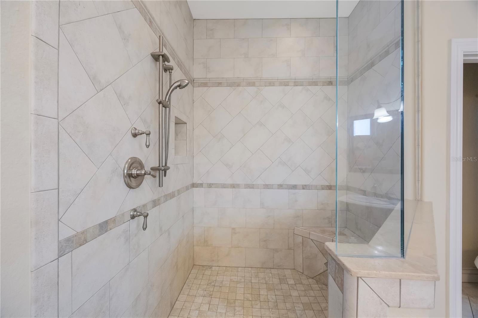 TB8432276 Property Photo