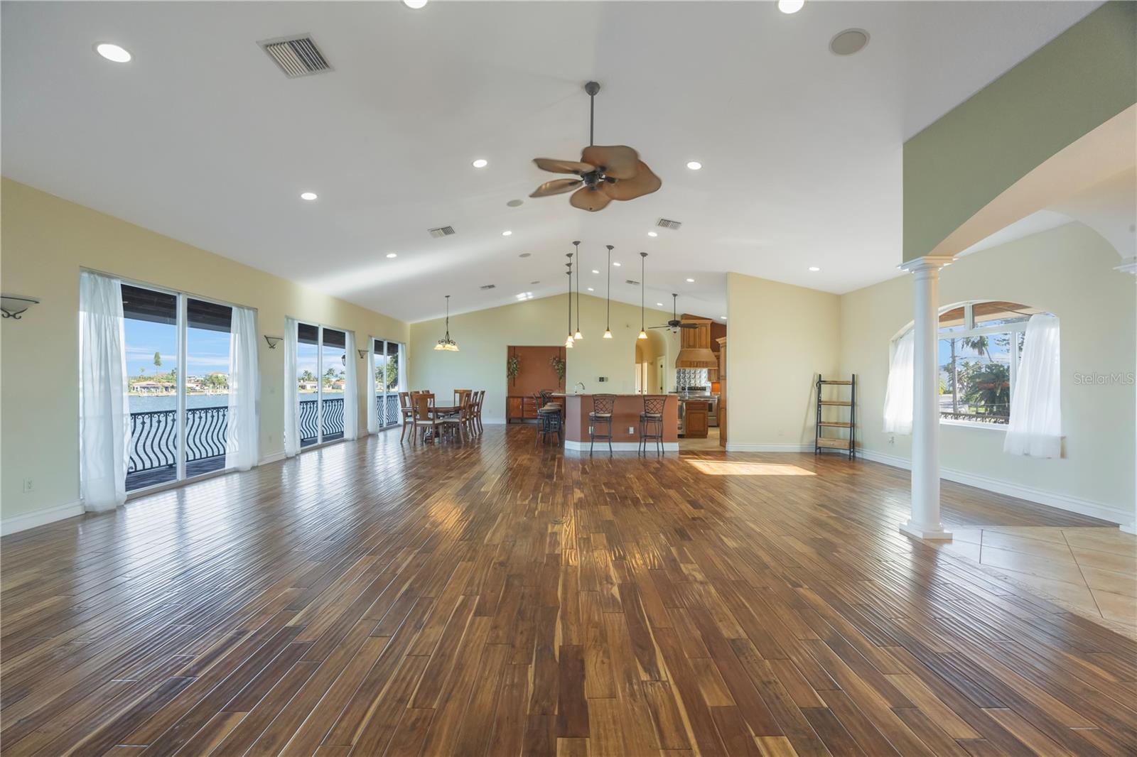 TB8432276 Property Photo