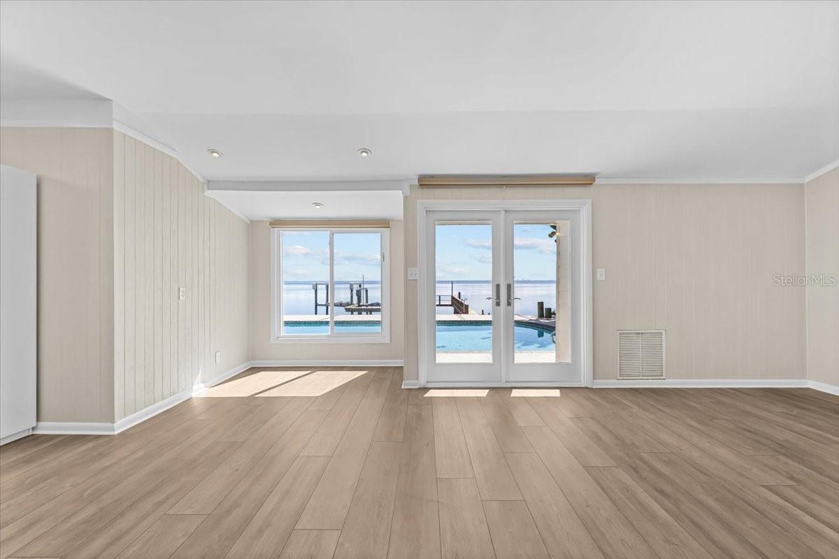 TB8432319 Property Photo