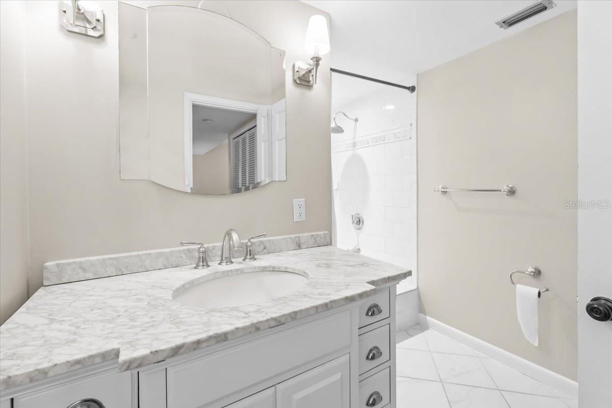 TB8432319 Property Photo