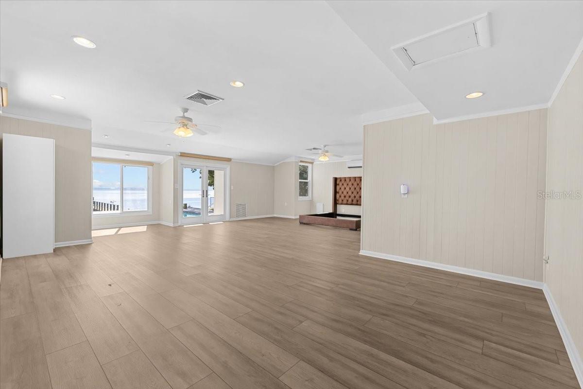 TB8432319 Property Photo