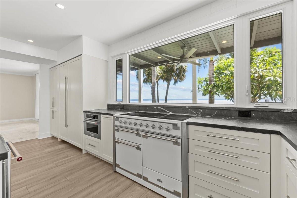 TB8432319 Property Photo