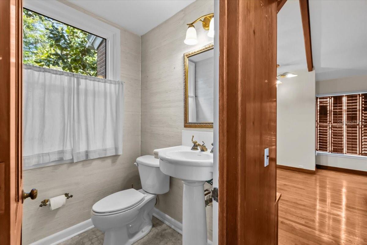 TB8432319 Property Photo