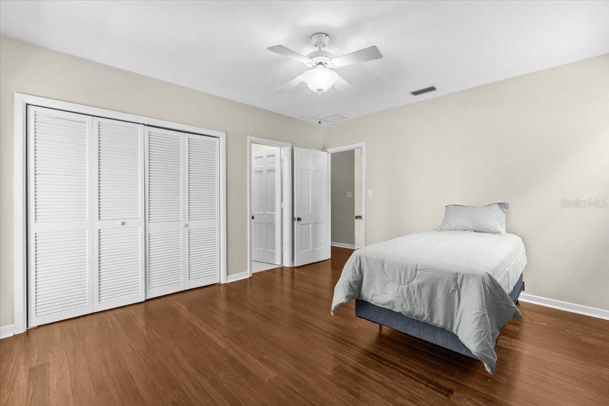 TB8432319 Property Photo