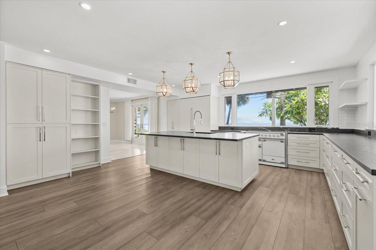 TB8432319 Property Photo