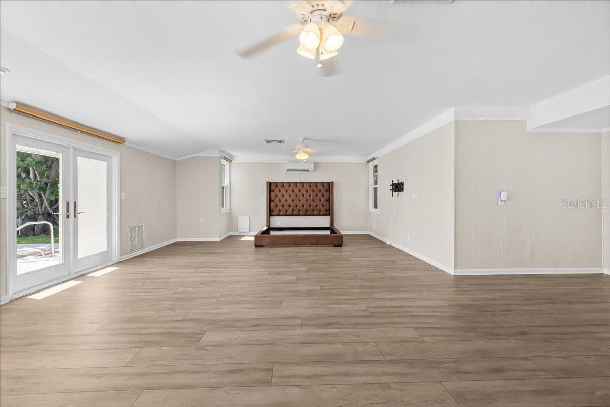 TB8432319 Property Photo