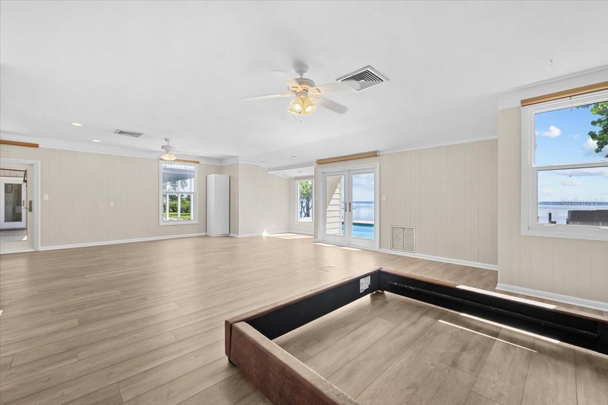 TB8432319 Property Photo