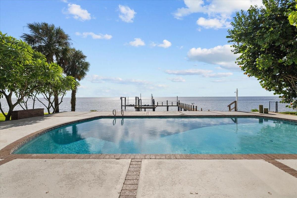 TB8432319 Property Photo