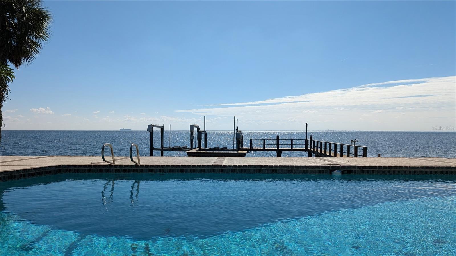 TB8432319 Property Photo