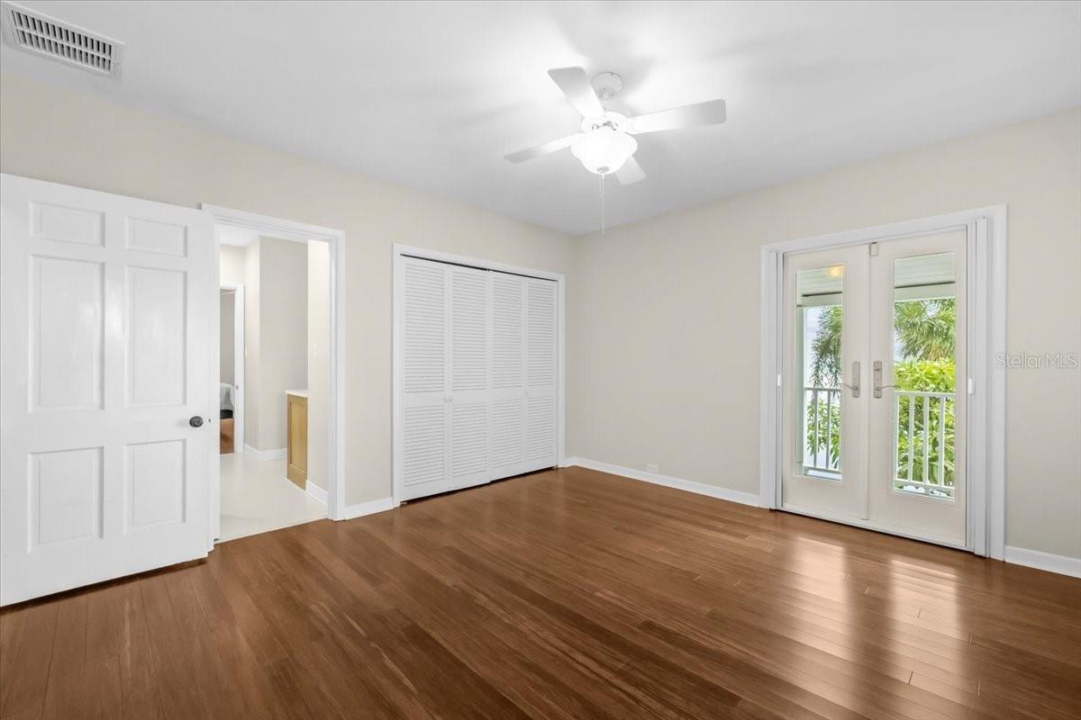 TB8432319 Property Photo