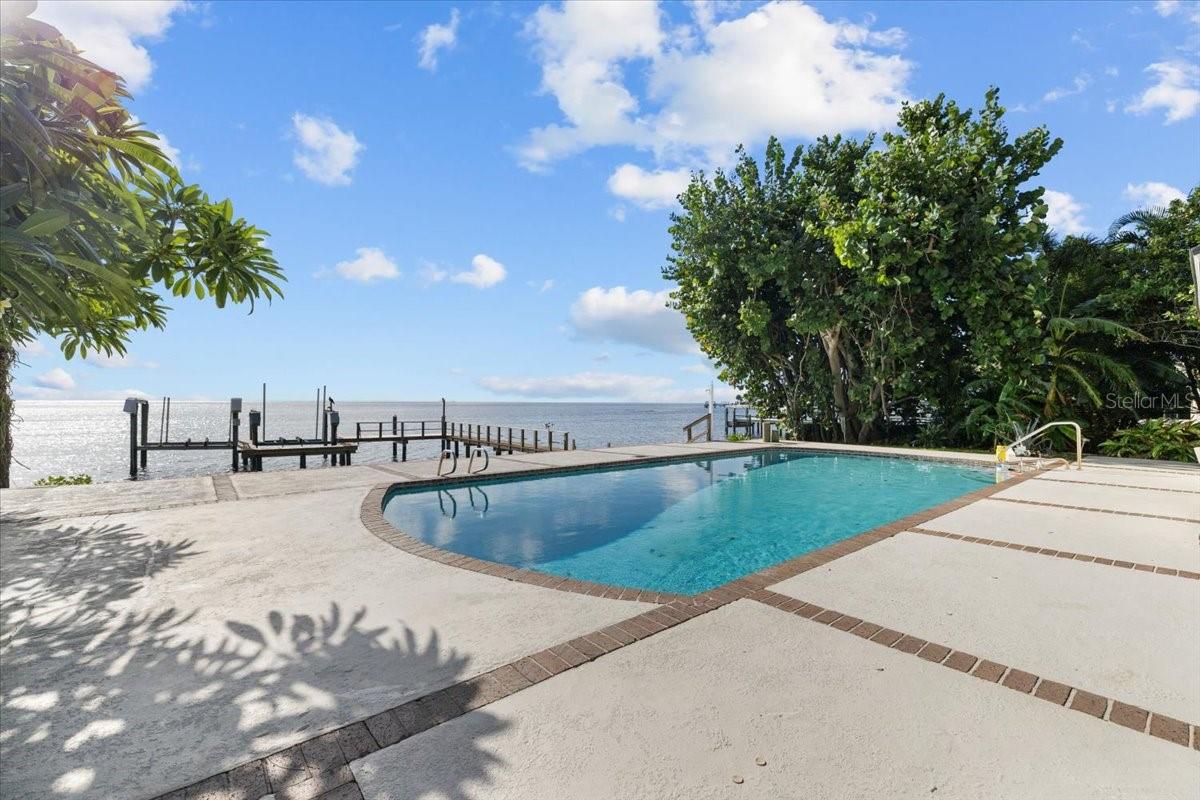 TB8432319 Property Photo