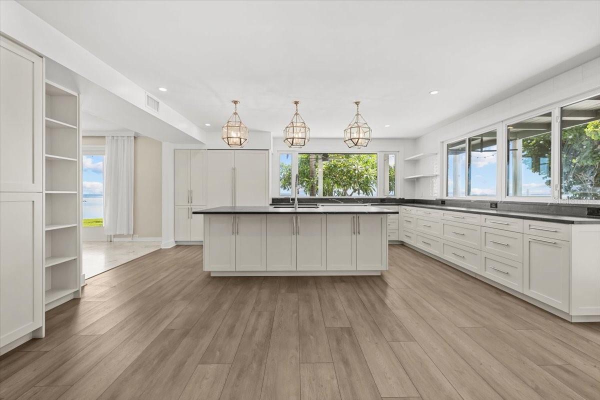 TB8432319 Property Photo