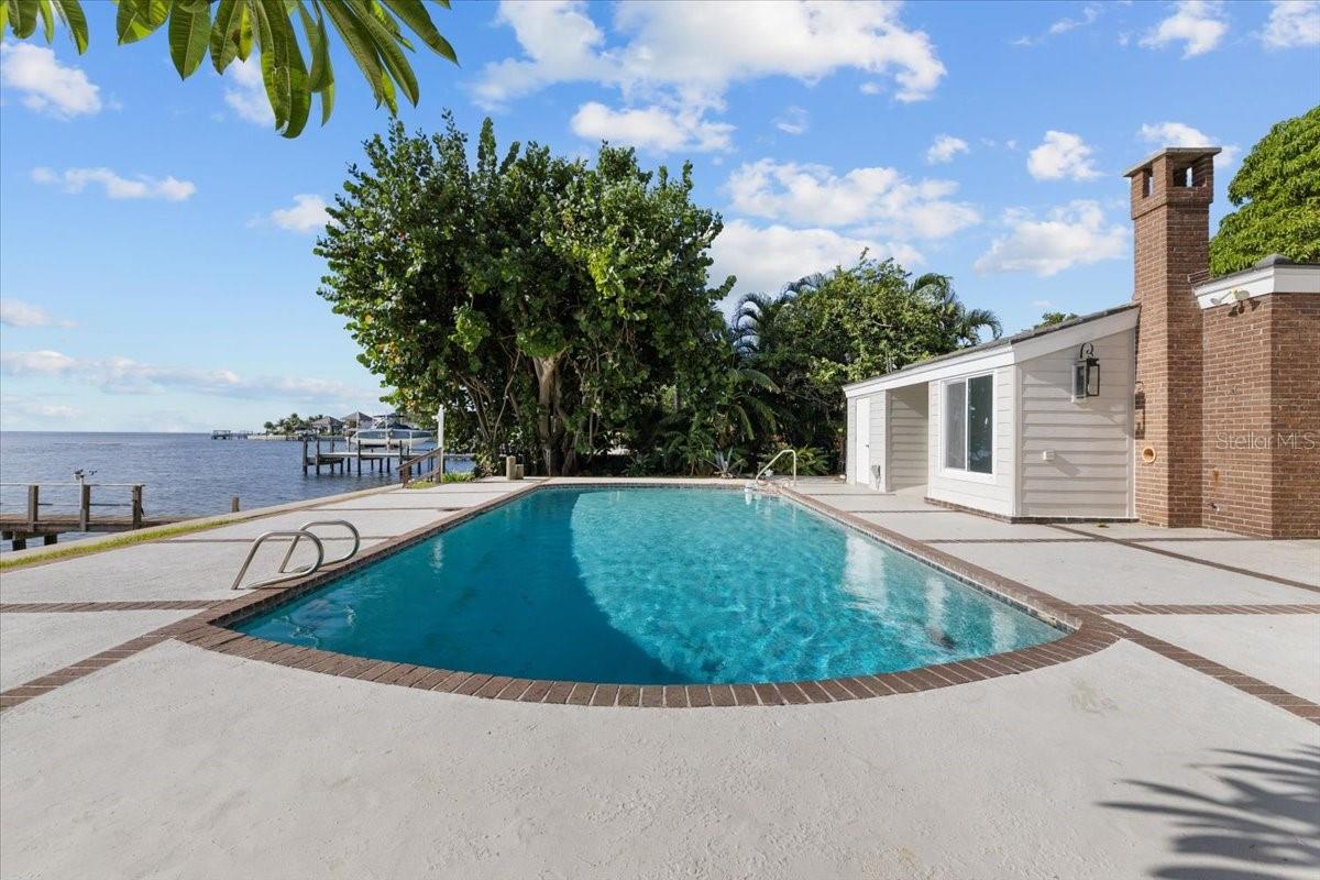 TB8432319 Property Photo