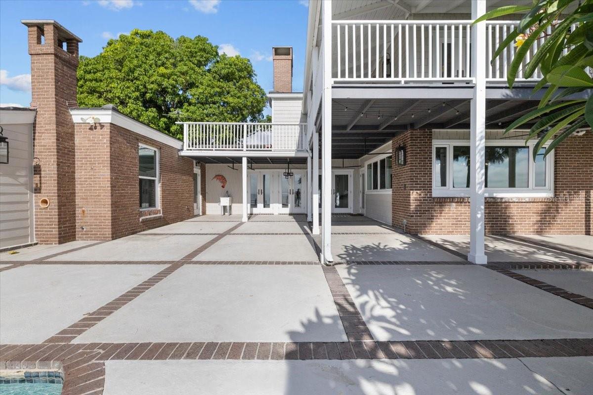 TB8432319 Property Photo