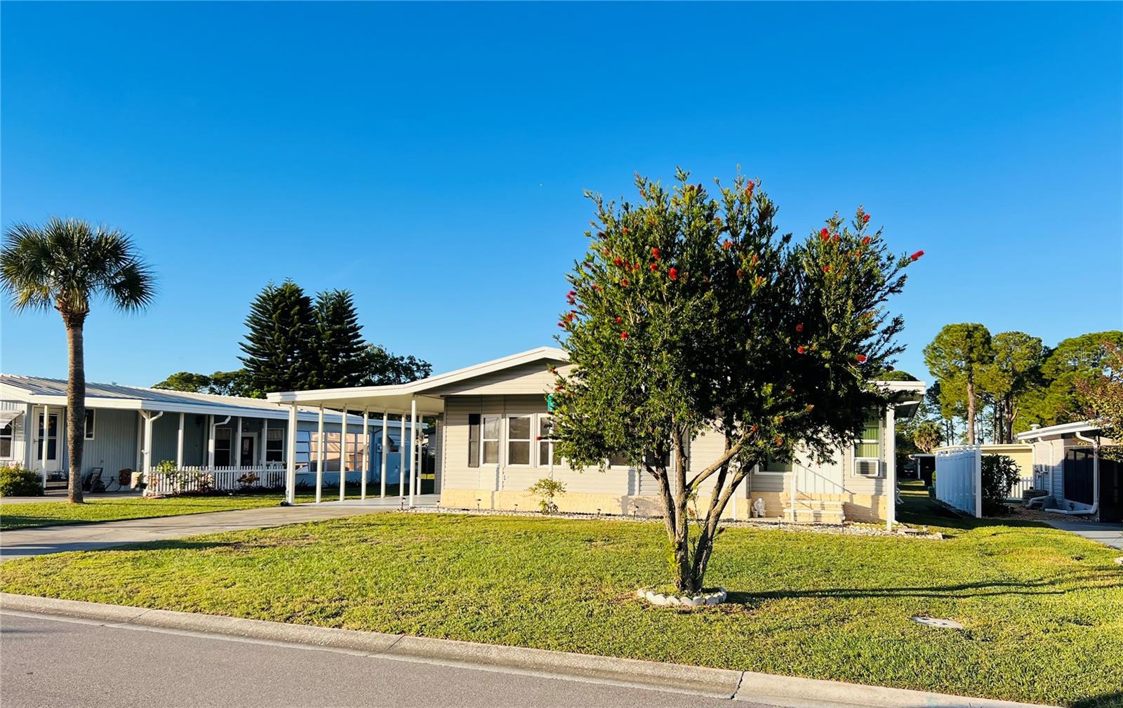 1565 APACHE CIR, TAVARES, FL, 32778