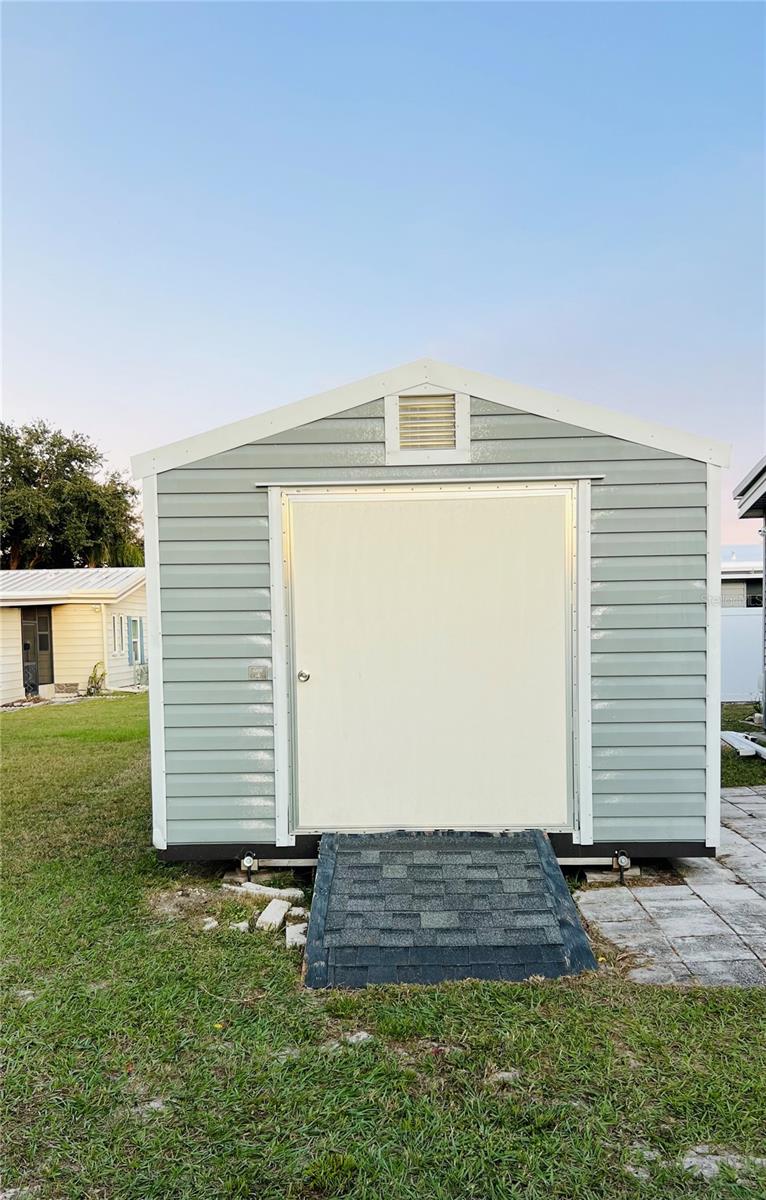 1565 APACHE CIR, TAVARES, FL, 32778