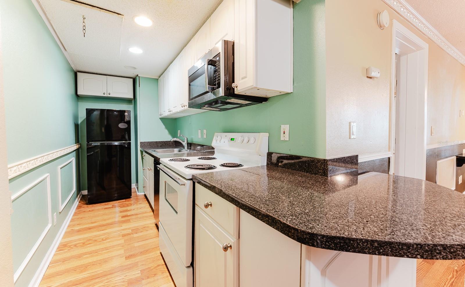 O6348068 Property Photo