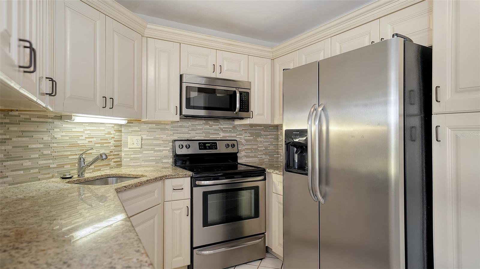 215 RUBENS DR #B, NOKOMIS, FL, 34275