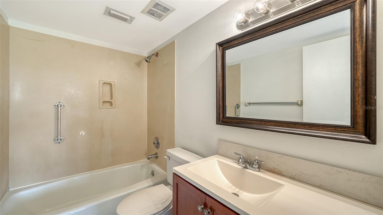 215 RUBENS DR #B, NOKOMIS, FL, 34275