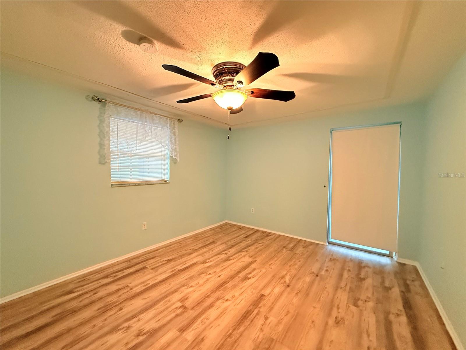 W7879361 Property Photo