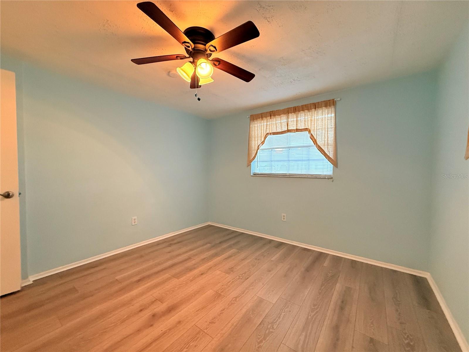 W7879361 Property Photo