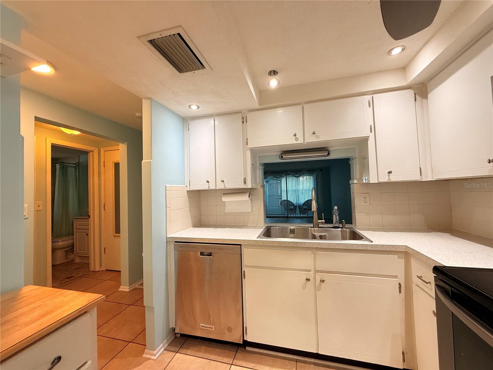 W7879361 Property Photo