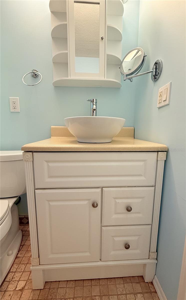 W7879361 Property Photo