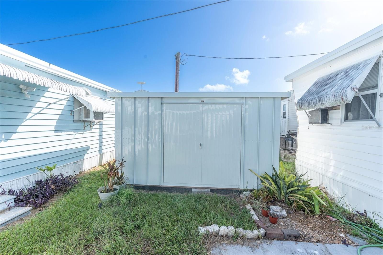 TB8432402 Property Photo