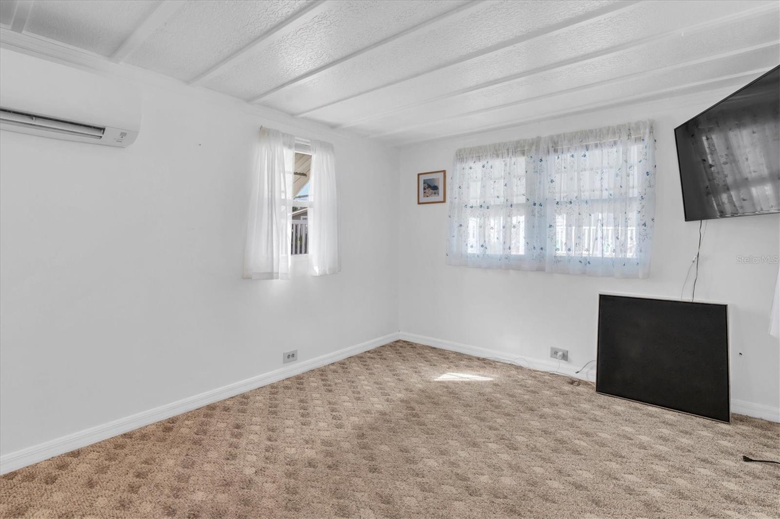 TB8432402 Property Photo