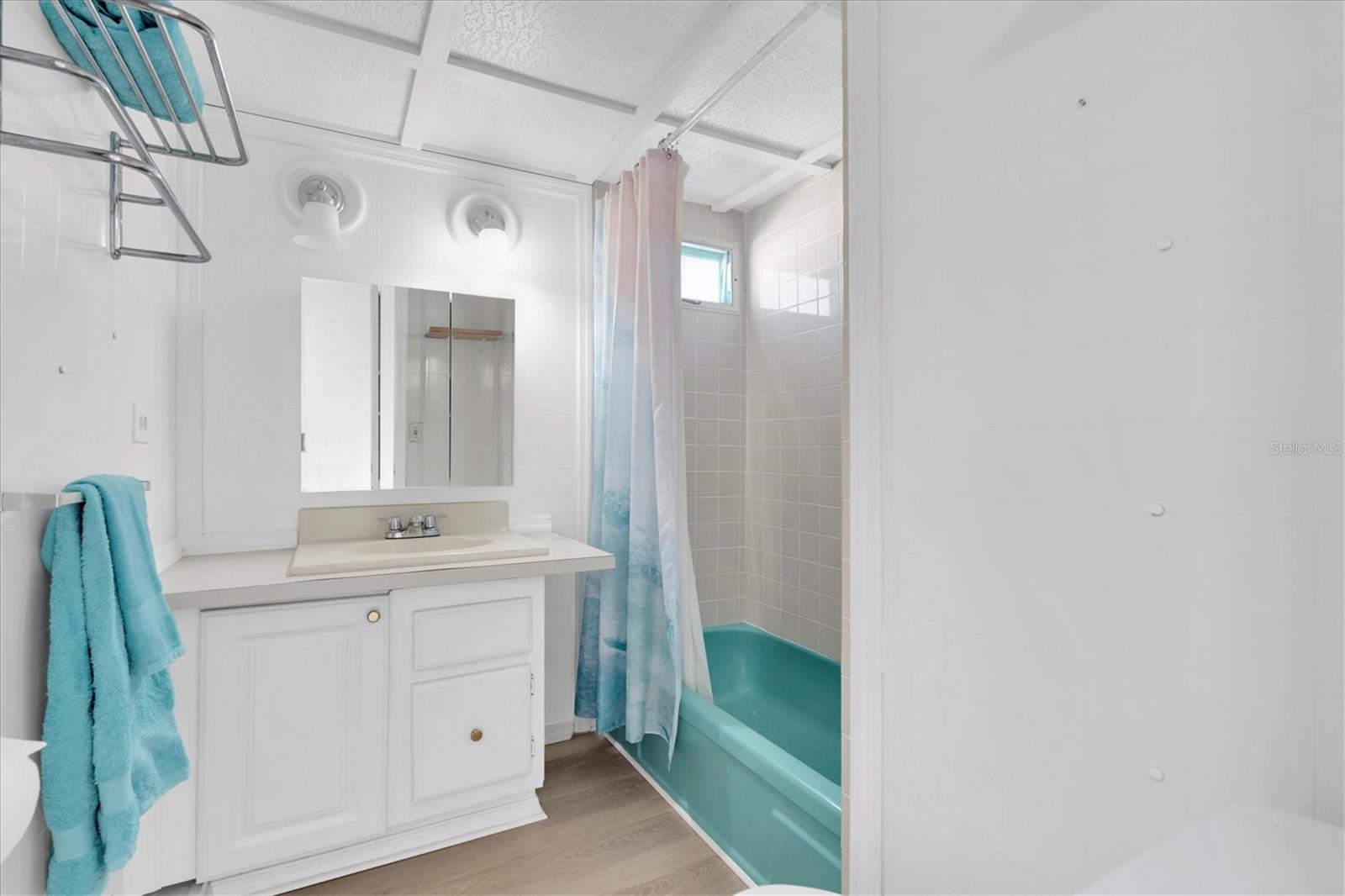 TB8432402 Property Photo