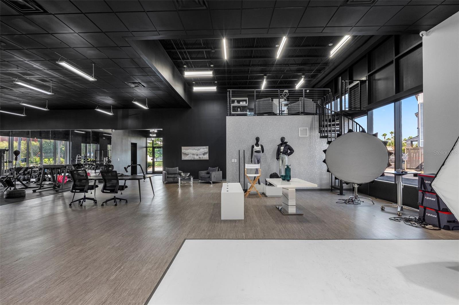 18401 US 19 N, CLEARWATER, FL, 33764