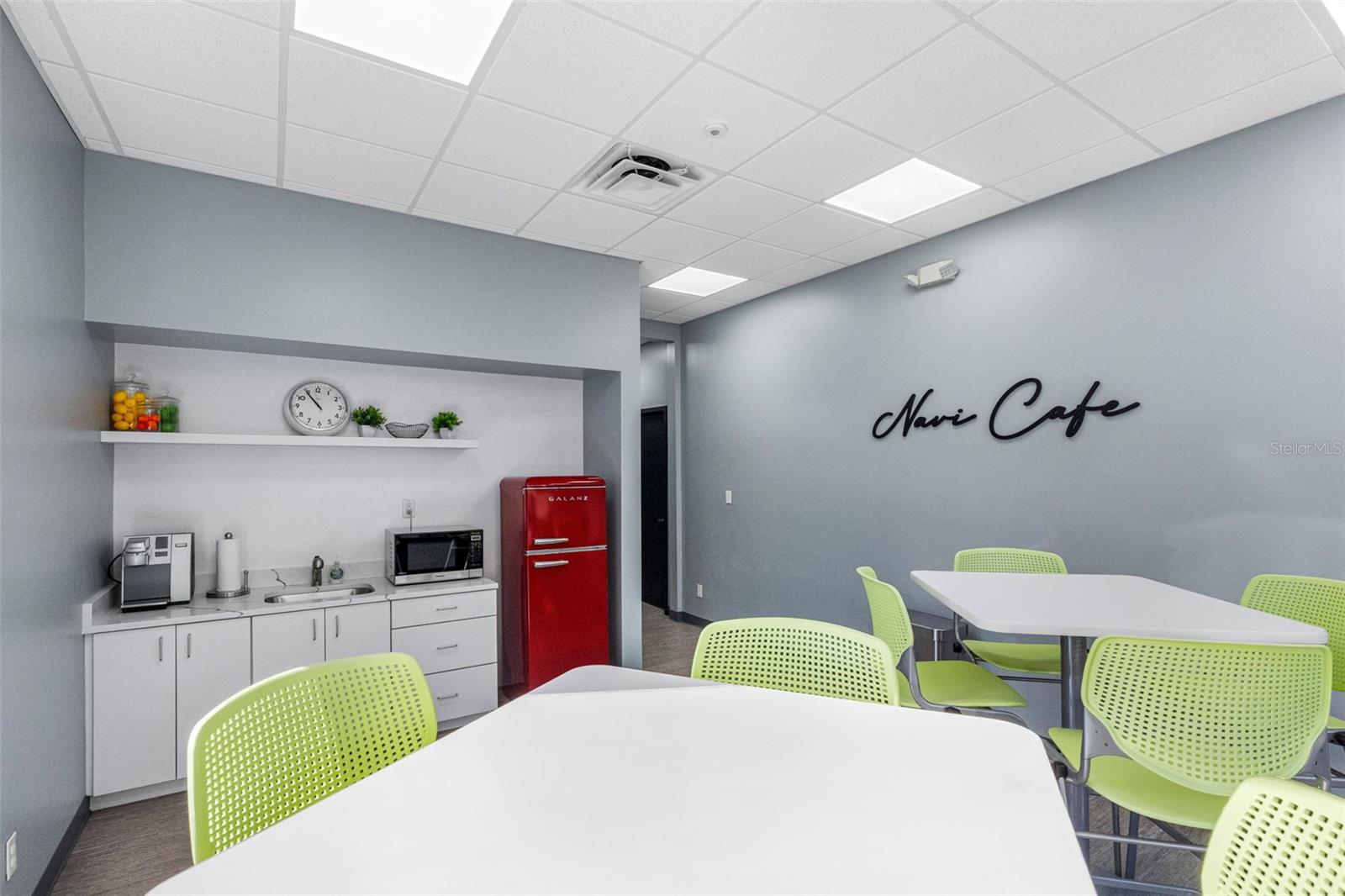 18401 US 19 N, CLEARWATER, FL, 33764