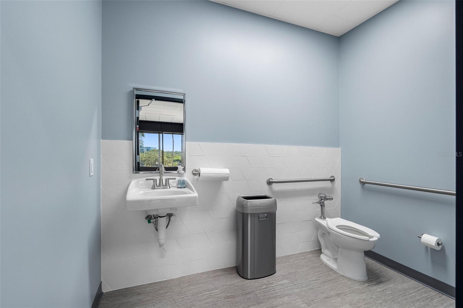 18401 US 19 N, CLEARWATER, FL, 33764