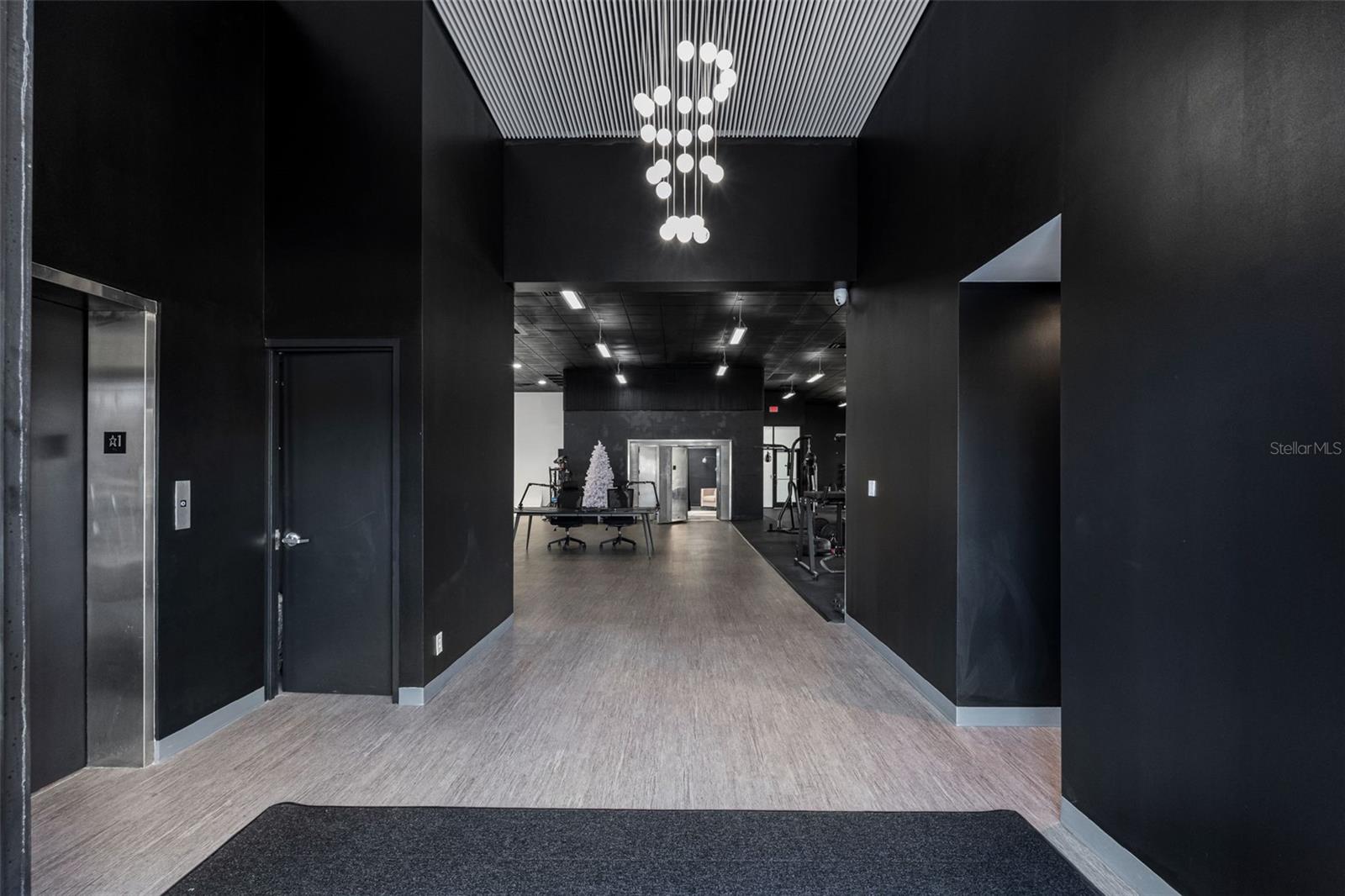 18401 US 19 N, CLEARWATER, FL, 33764