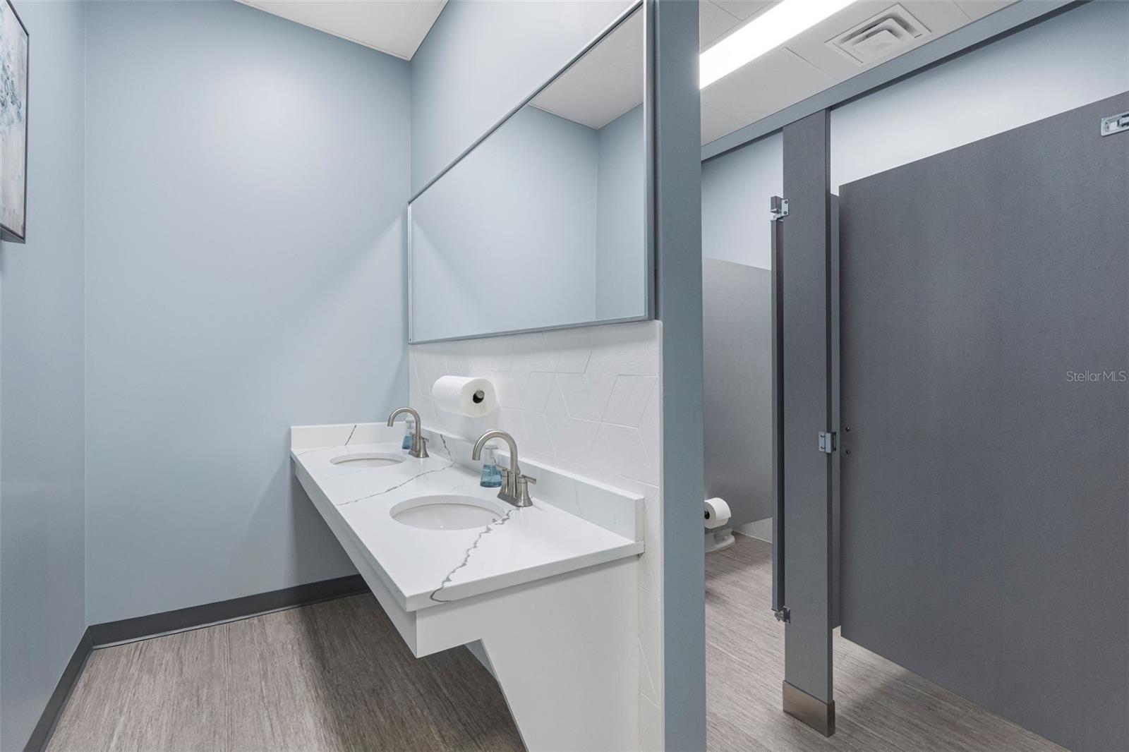 18401 US 19 N, CLEARWATER, FL, 33764