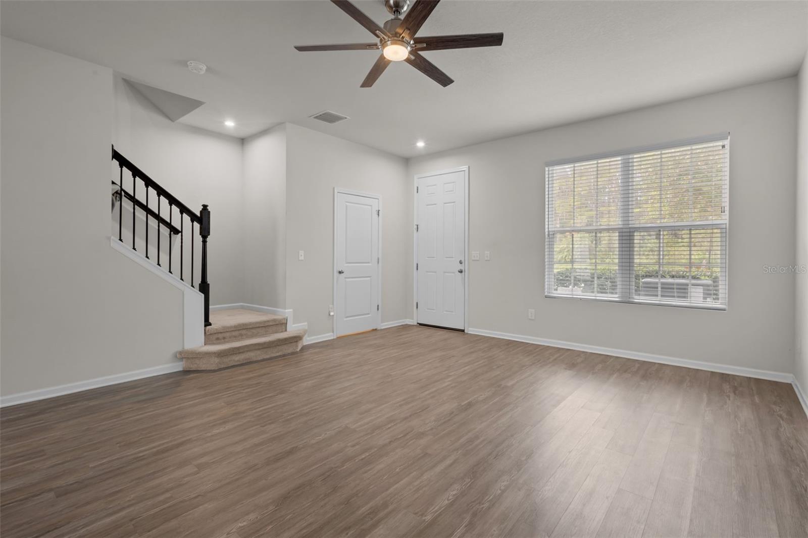 Living Room - view from kirchen