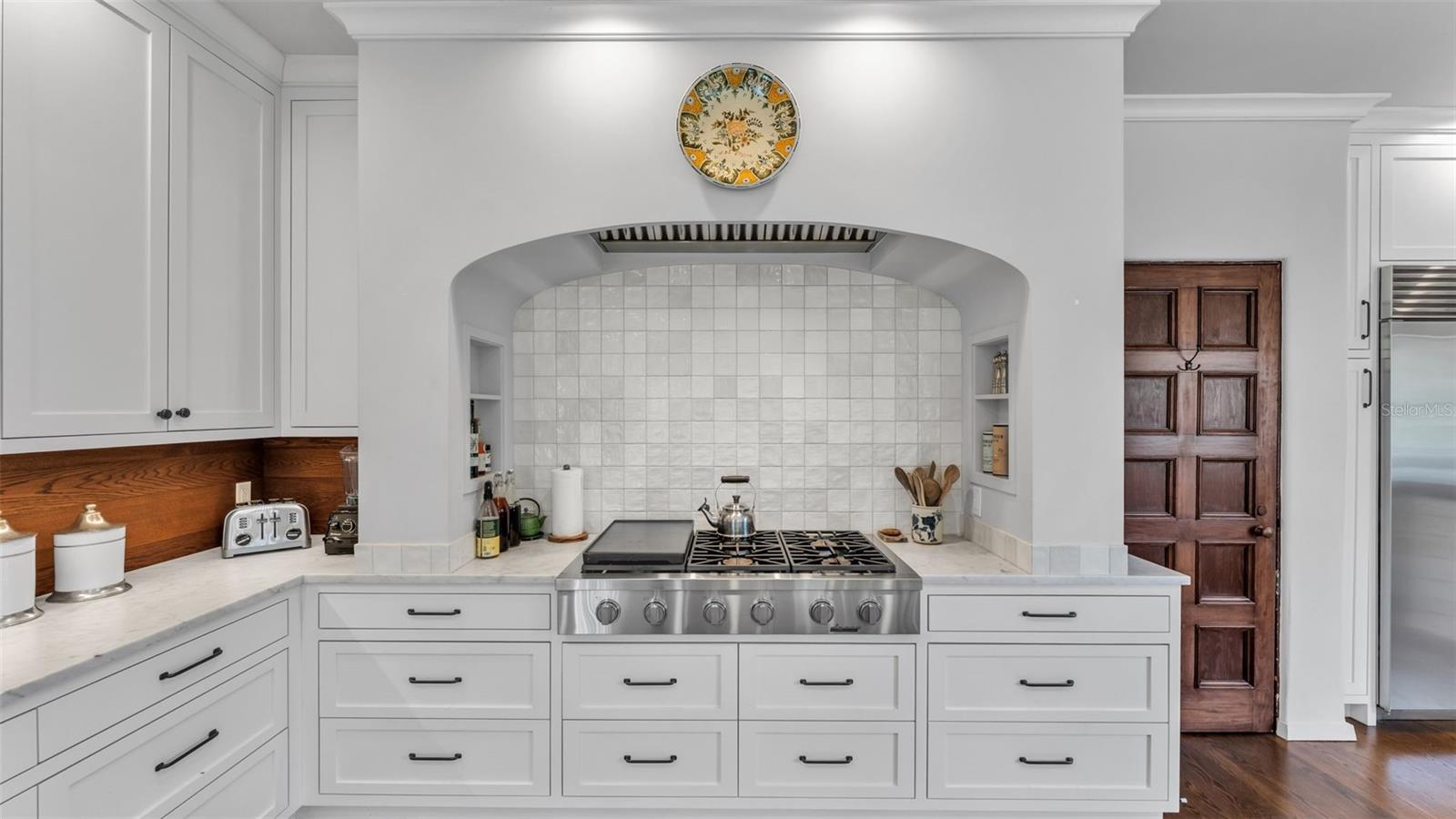 P4936490 Property Photo