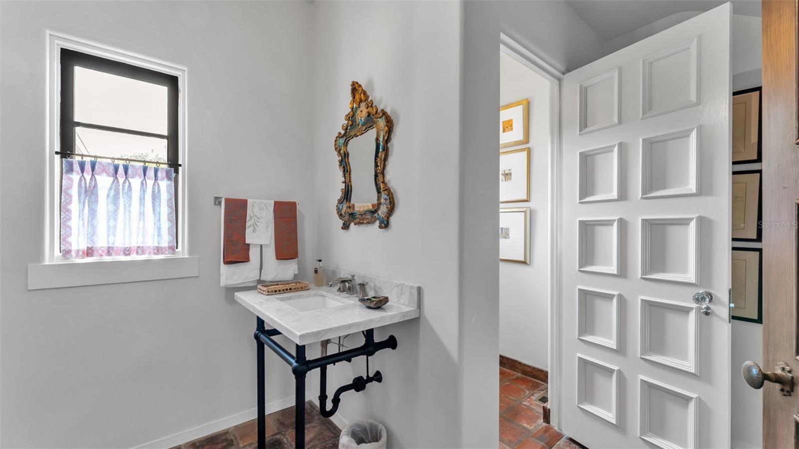 P4936490 Property Photo