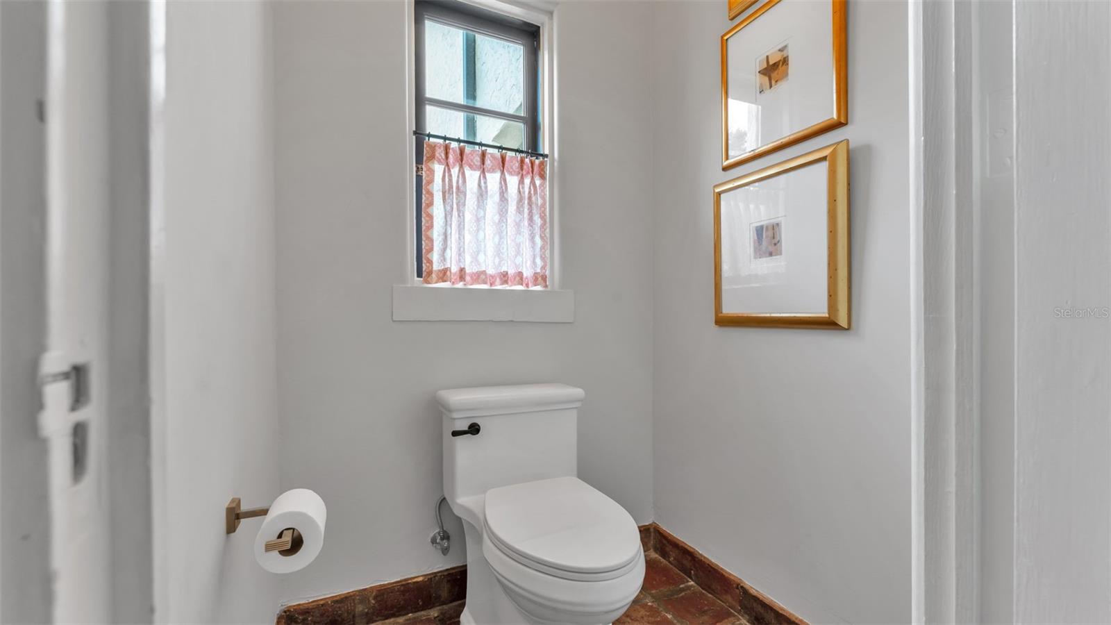 P4936490 Property Photo