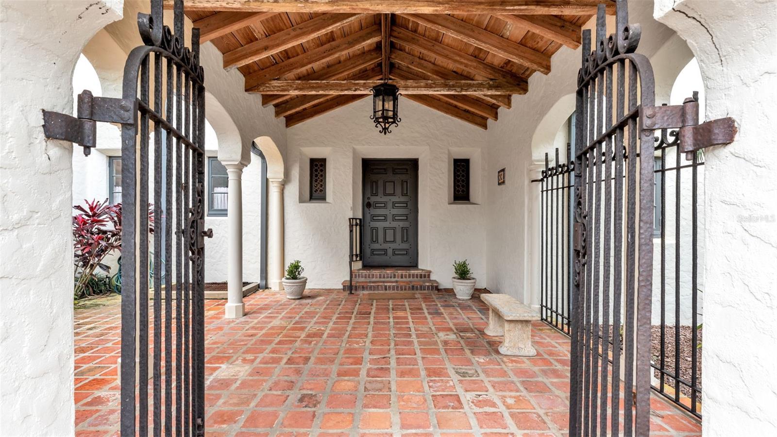 P4936490 Property Photo