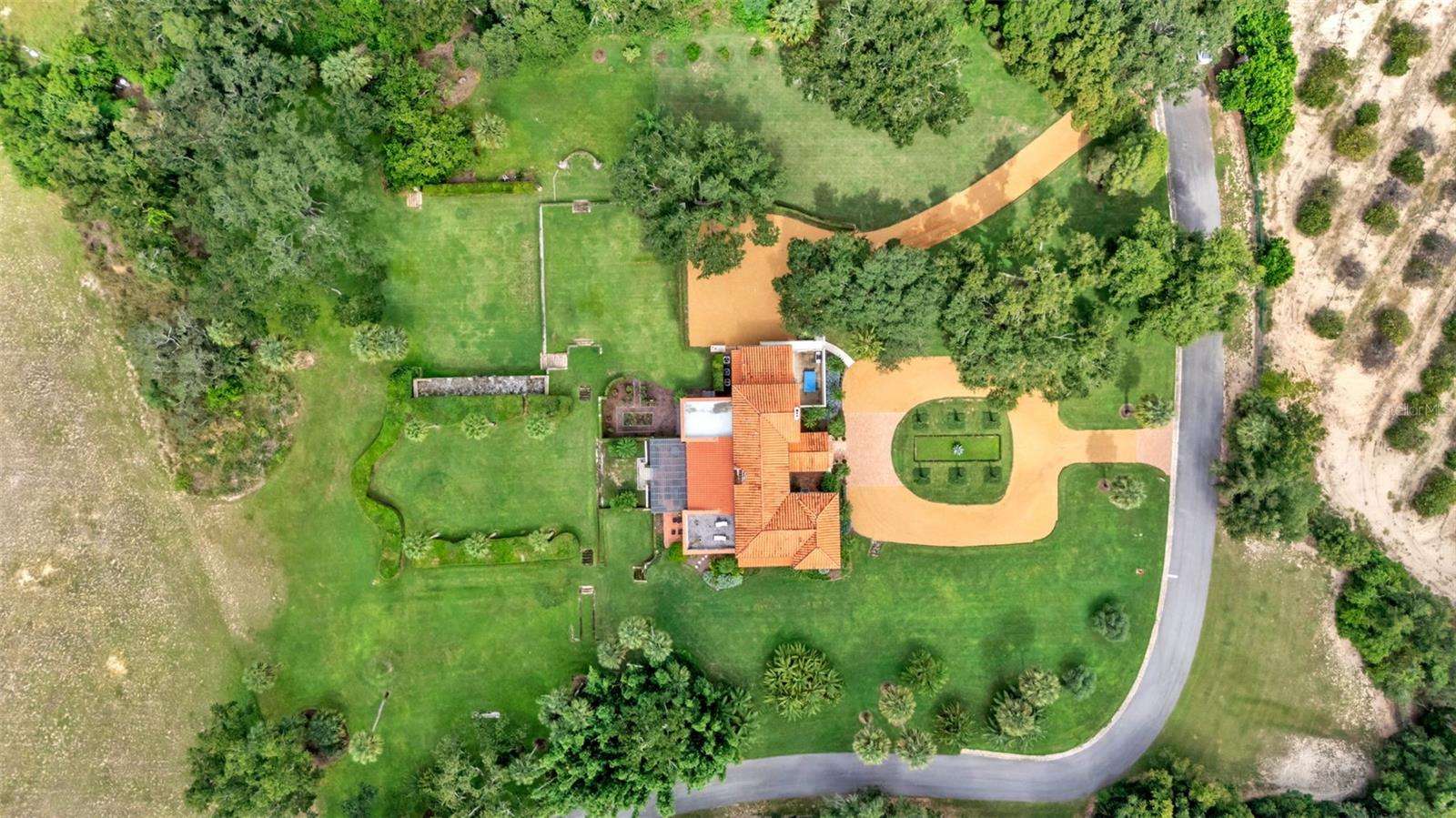 P4936490 Property Photo