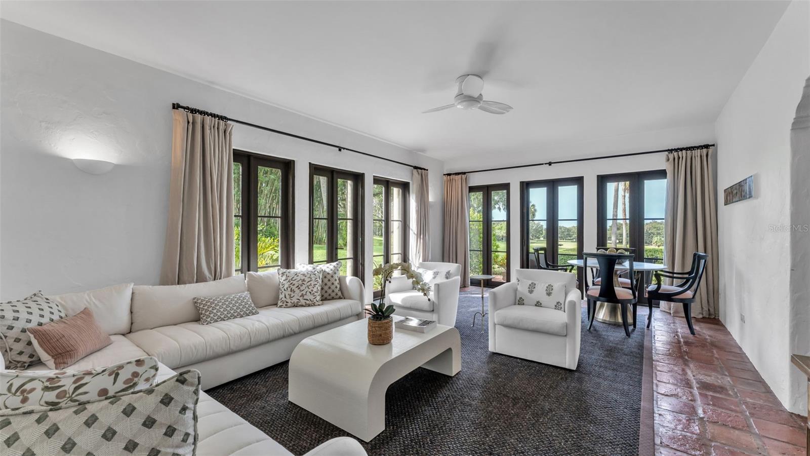 P4936490 Property Photo