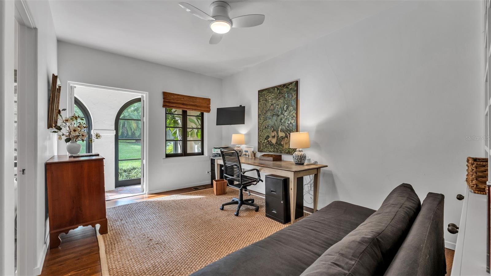 P4936490 Property Photo