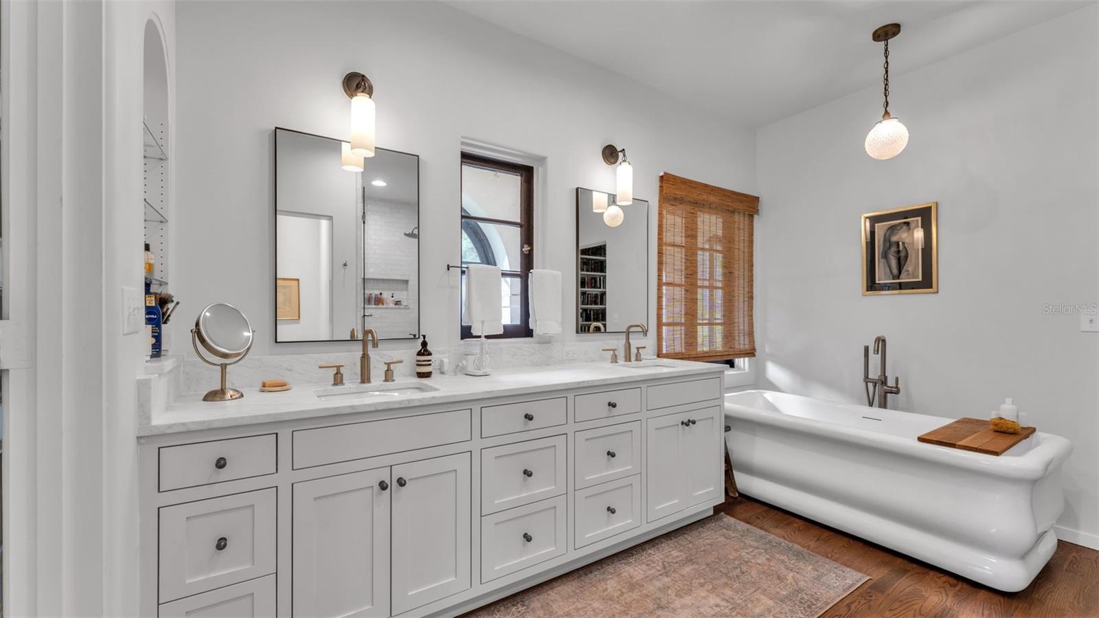 P4936490 Property Photo